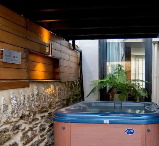 Edge14- Spacious, Stylish And Near The Beach!