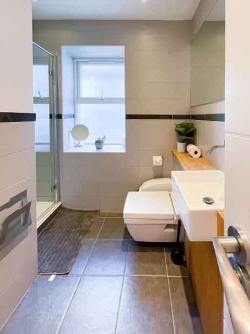 Holiday home Edge14- Spacious, Stylish And Near The Beach! *