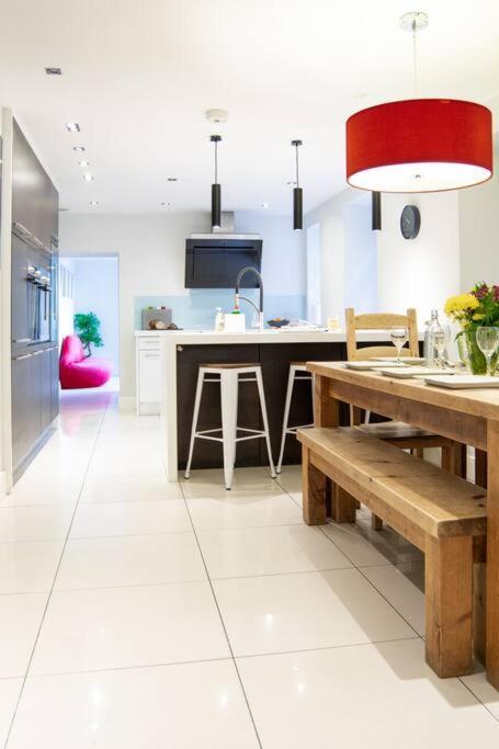 Edge14- Spacious, Stylish And Near The Beach!