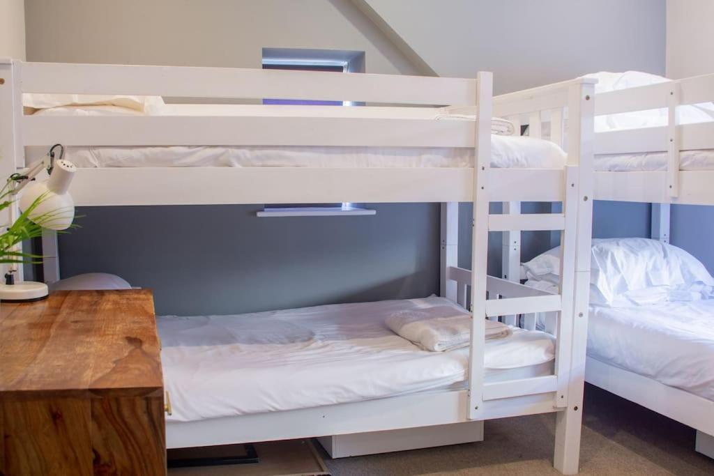 Edge14- Spacious, Stylish And Near The Beach! Holiday home