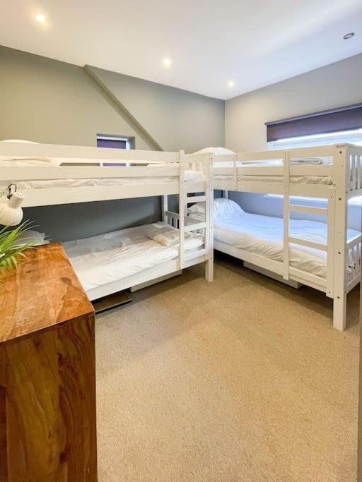 Holiday home Edge14- Spacious, Stylish And Near The Beach!