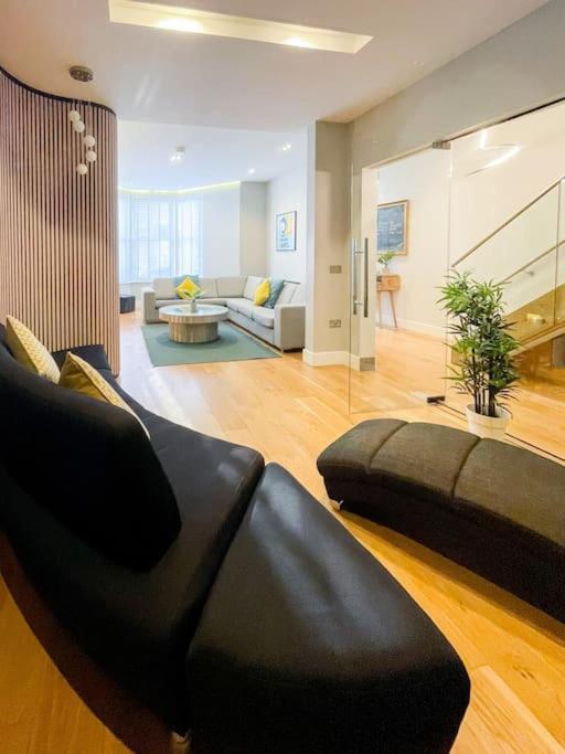Edge14- Spacious, Stylish And Near The Beach! Holiday home