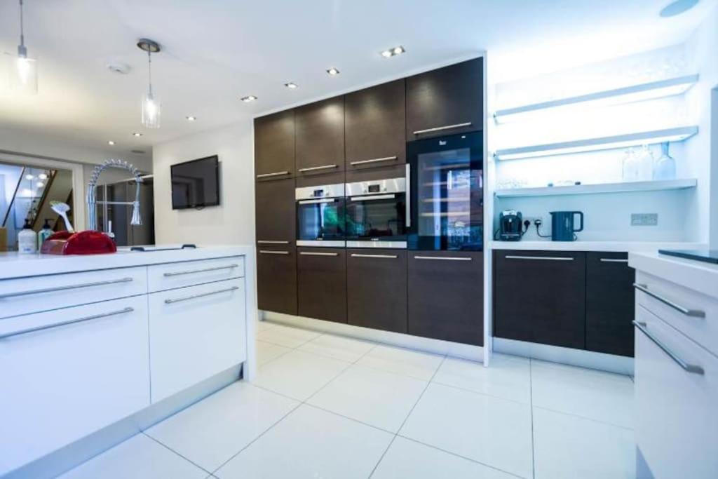 Edge14- Spacious, Stylish And Near The Beach!